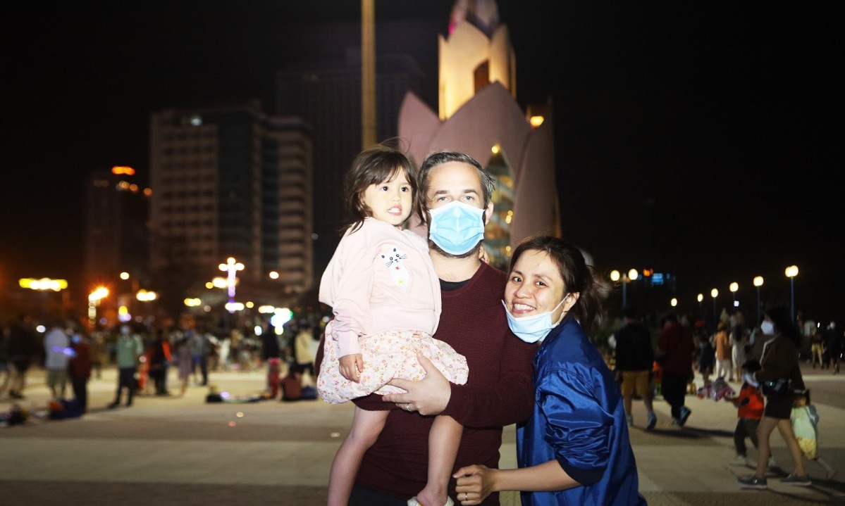 Expats Shun Typical New Year Revelry in Pandemic Times