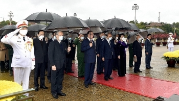 vietnam news today february 10 party state leaders pay tribute to president ho chi minh