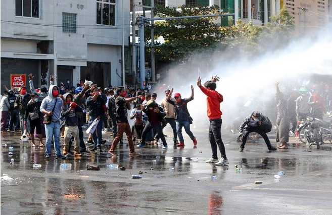 world breaking news today february 10 myanmar police fire to disperse protest four hurt one critical