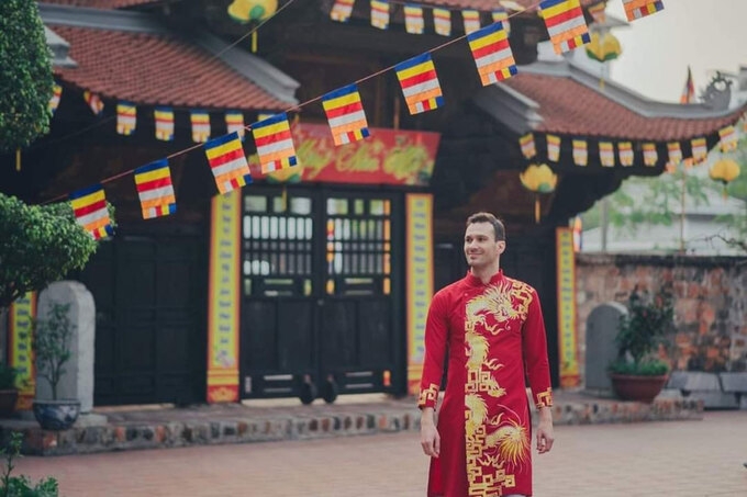 Wearing Ao Dai gives expat a sense of nobility and pride