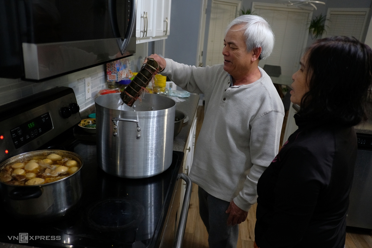 Warm Tet of a Vietnamese American family during pandemic time