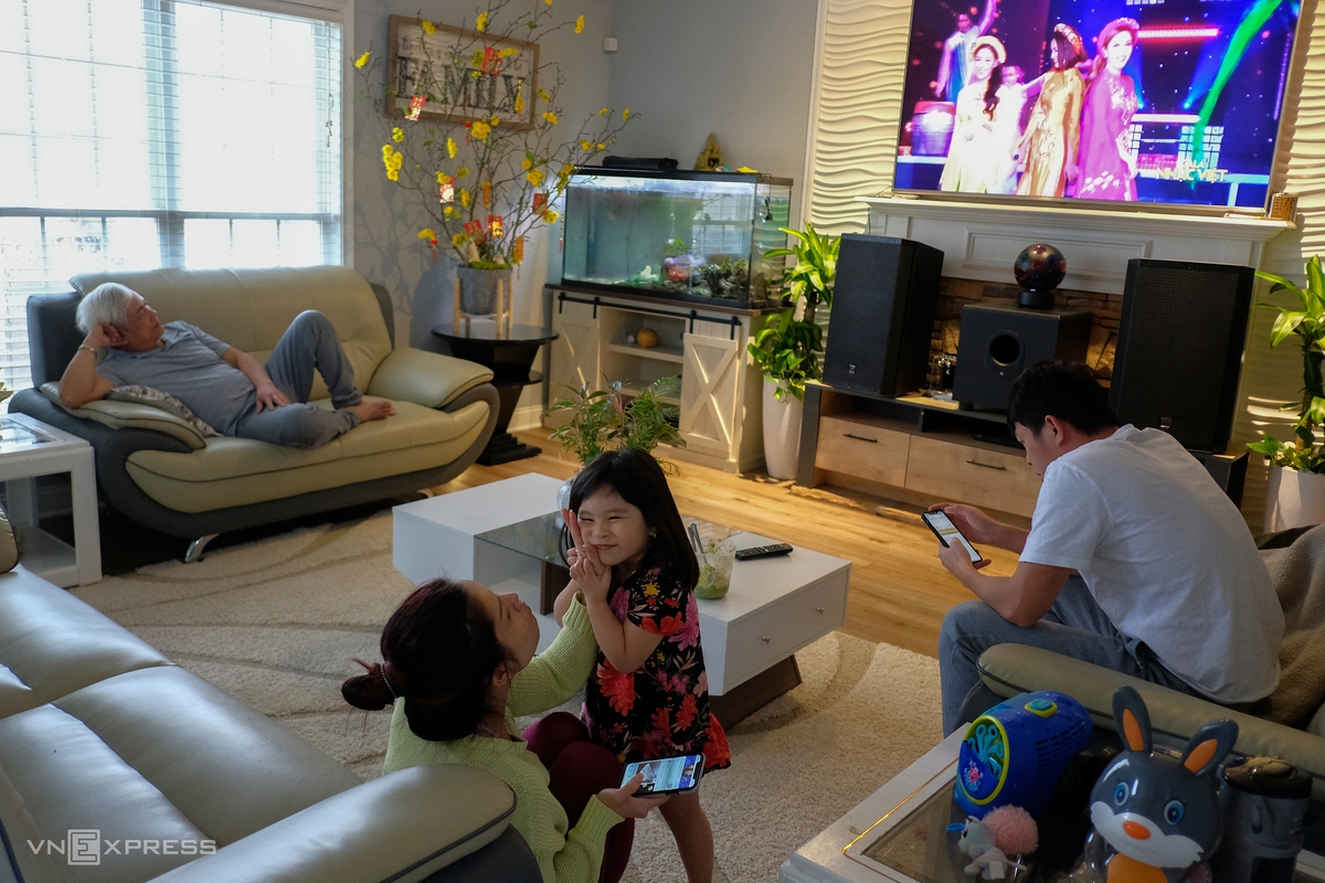 Warm Tet of a Vietnamese American family during pandemic time