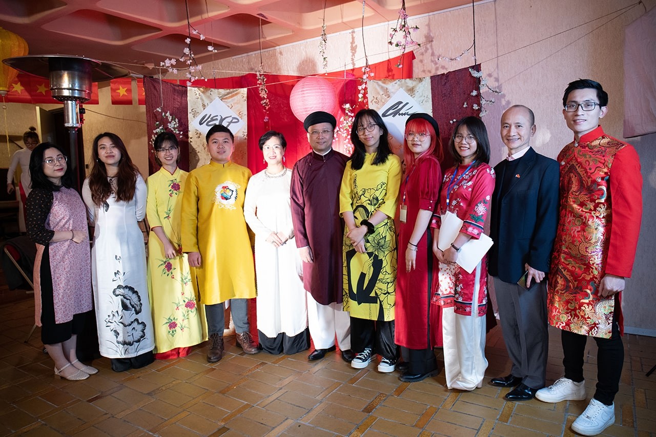 Vietnamese Students Enjoy Chung Cake Day in France