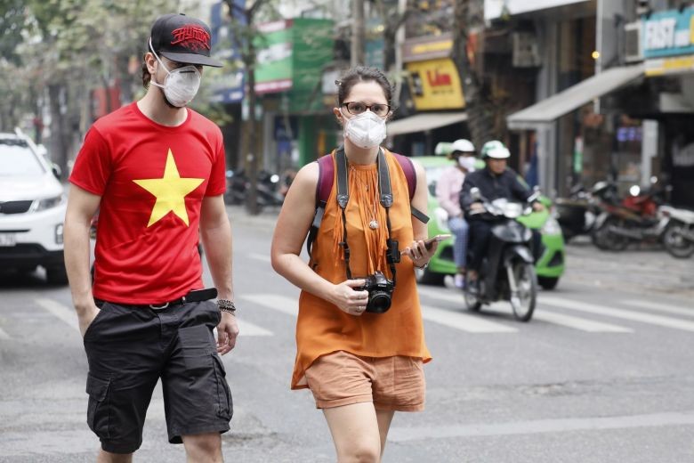 vietnam requires all citizens foreigners to wear masks at crowded places