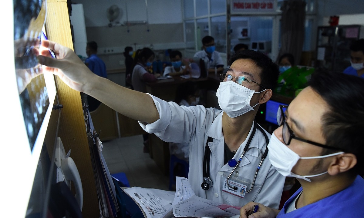 5000 staffs patients at hanoi hospital to take covid 19 test