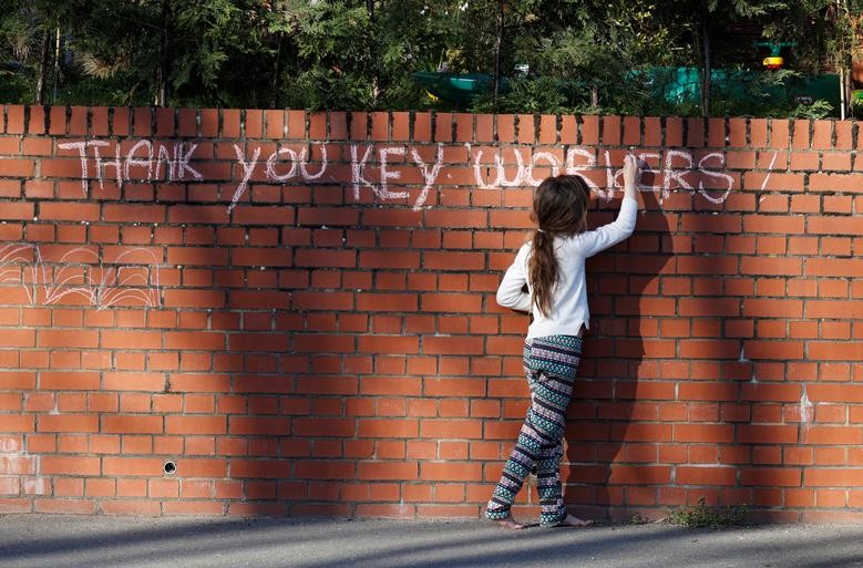 in pictures how the world is thanking front line covid 19 fighters