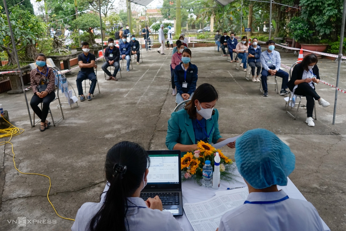 Vietnam launches biggest vaccination campaign against COVID-19, in photos