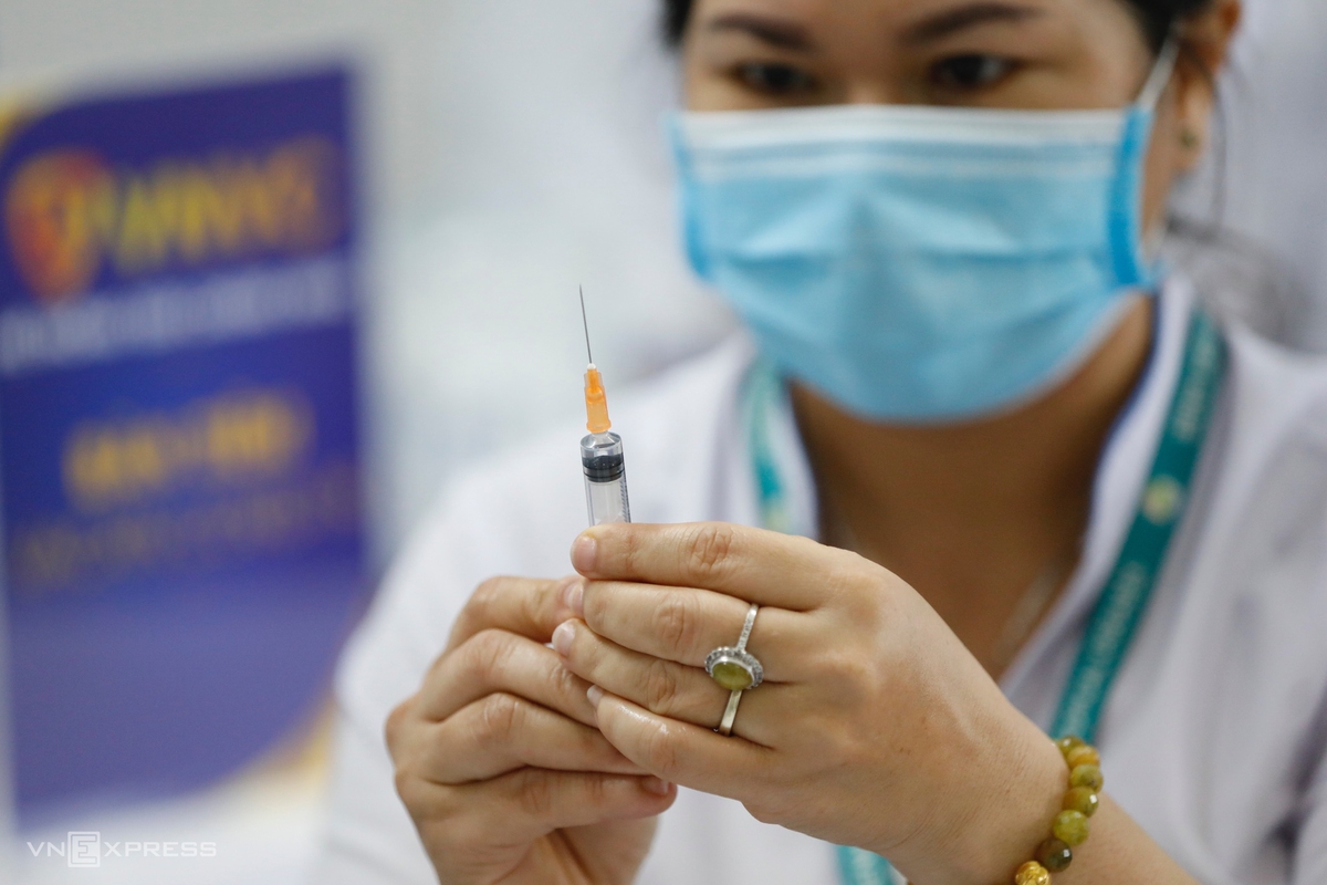 Vietnam launches biggest vaccination campaign against COVID-19, in photos