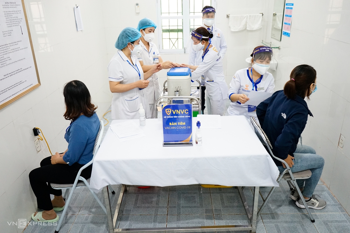 Vietnam launches biggest vaccination campaign against COVID-19, in photos