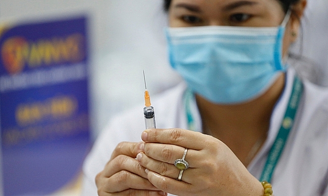 5 Vietnamese recipients develop complications post AstraZeneca vaccine injection