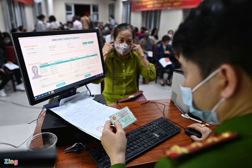 Hanoi speeds up chip-based ID card issuance for residents