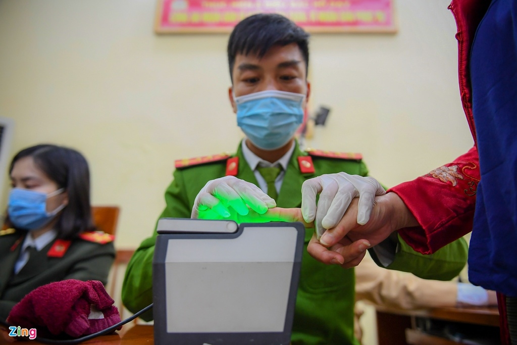 Hanoi speeds up chip-based ID card issuance for residents