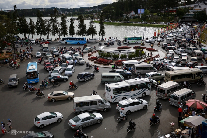 da lat eyes first ever traffic lights installment