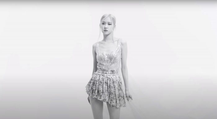 korean idol blackpinks rose looks gorgeous in vietnamese designers dress