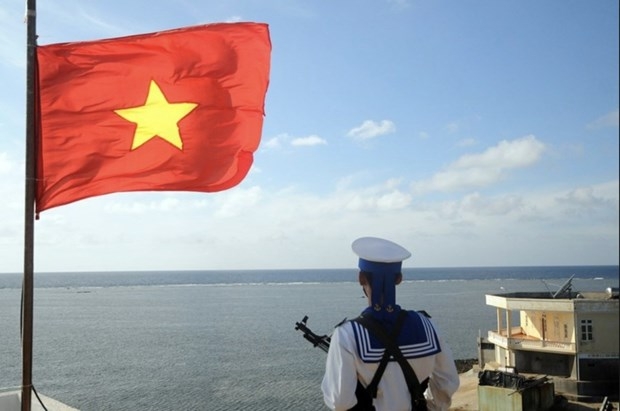 Organizations, agencies in Hanoi donate VND 12 bil to fund for sea, islands