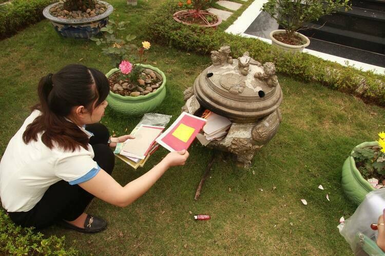 vietnamese families turn to online ancestor worship services amidst covid 19 pandemic