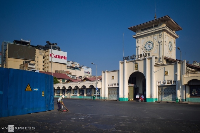 ho chi minh city left deserted during nationwide social isolation