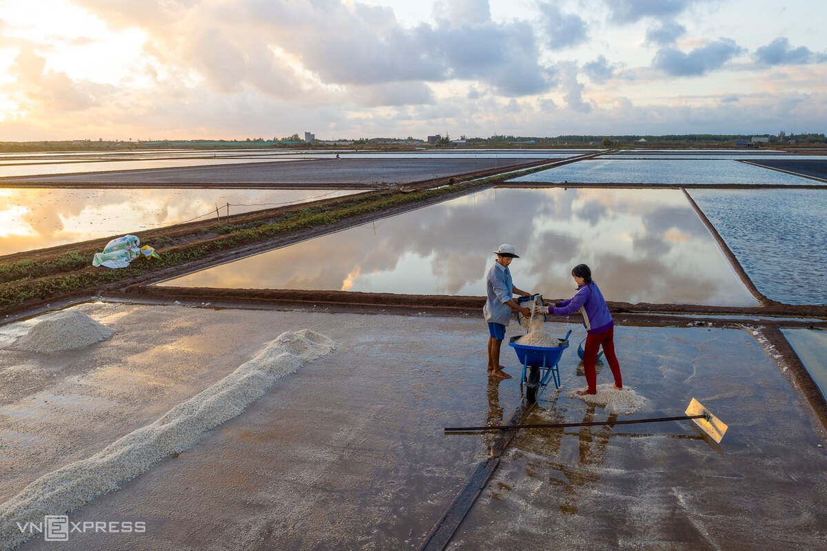 picturesque salt fields in bac lieu southern vietnam