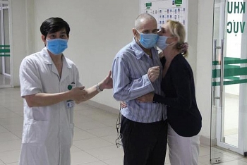 video one of most critical covid 19 patients in vietnam has miraculous recover