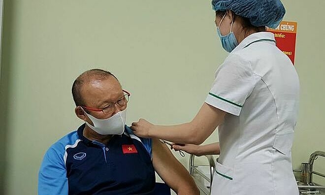 Football coach Park and rest of National football team’s staff get Covid-19 shot