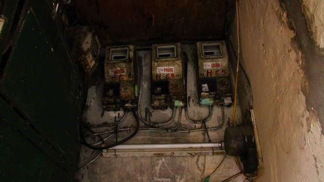 A peek into super narrow alleys in Hanoi Old Quarter