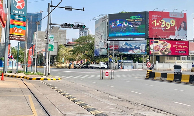 overseas vietnamese live in unease as phnom penh imposes blockage