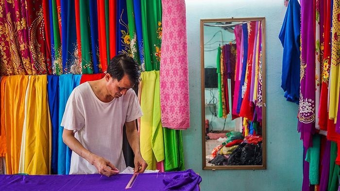 A special place men were born to make Ao Dai, Trach Xa village