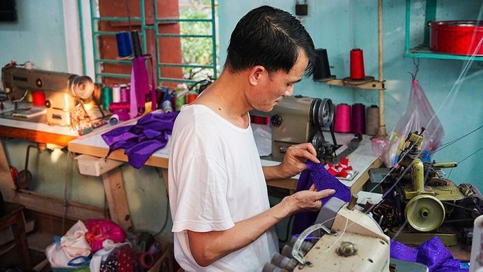 A special place men were born to make Ao Dai, Trach Xa village