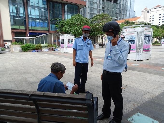 Deputy PM asks HCMC to impose hefty fine on maskless people in public places