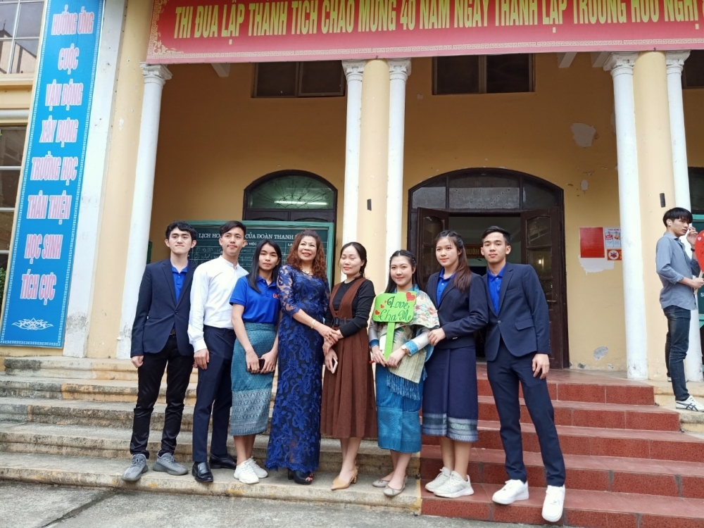 Foster families – second home for hundreds of overseas Lao students in Vietnam