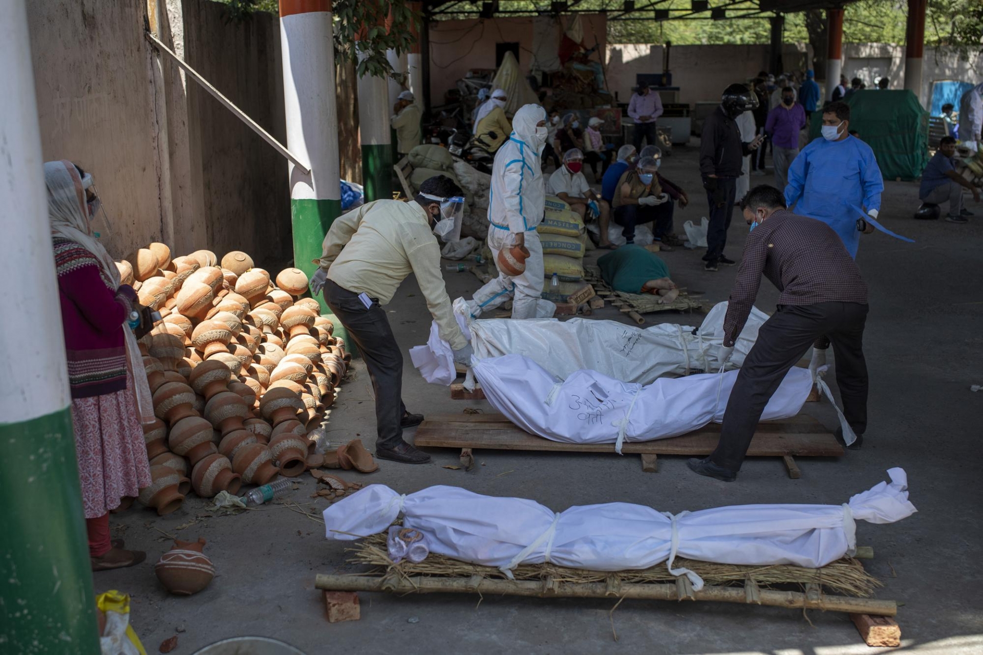 India’s lastest Covid-19 updates: record numbers for 5th days straight, hospitals scramble for oxygen