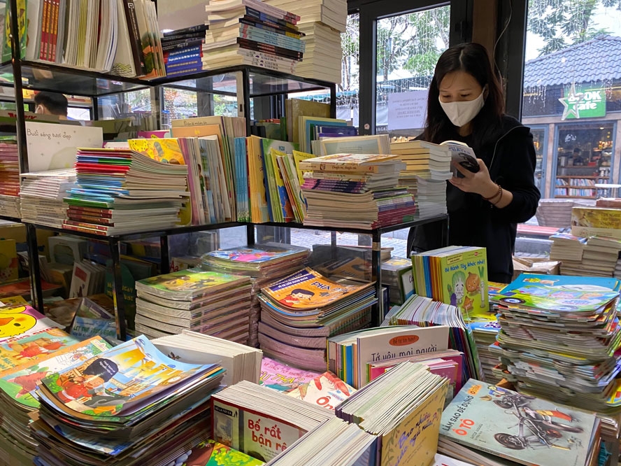 hanoi book street reopens after social distancing