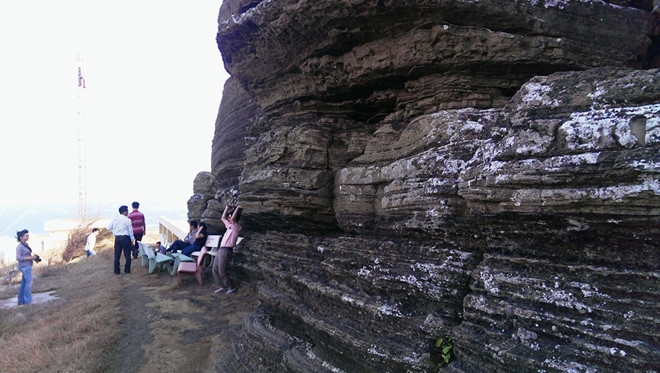 volcanic rocks found on top of phu quy island