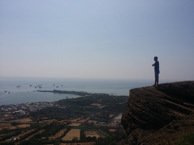 volcanic rocks found on top of phu quy island