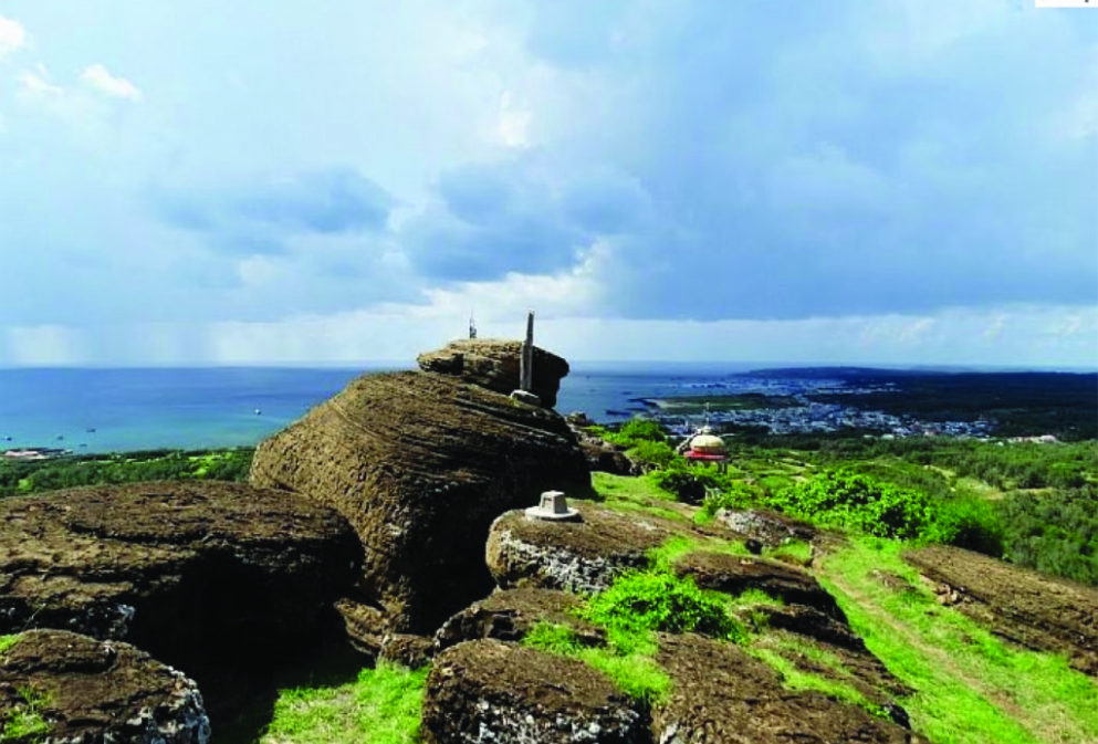 volcanic rocks found on top of phu quy island