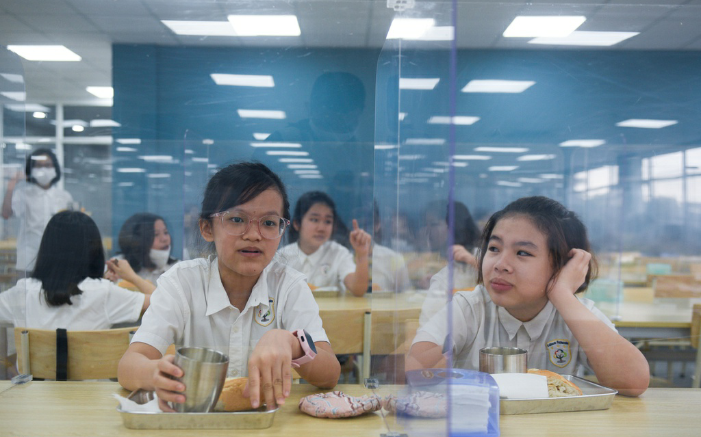 covid 19 combat table partitions installed in schools to curb covid 19