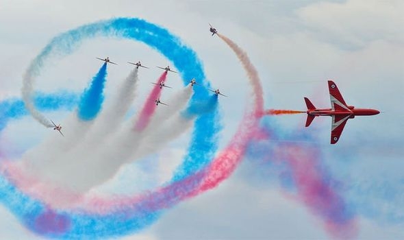world news today raf jets to roar over uk to mark 75th anniversary 2020 nfl rescheduled