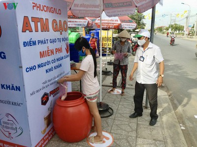 rice atm helps vietnams poor survive covid 19 pandemic