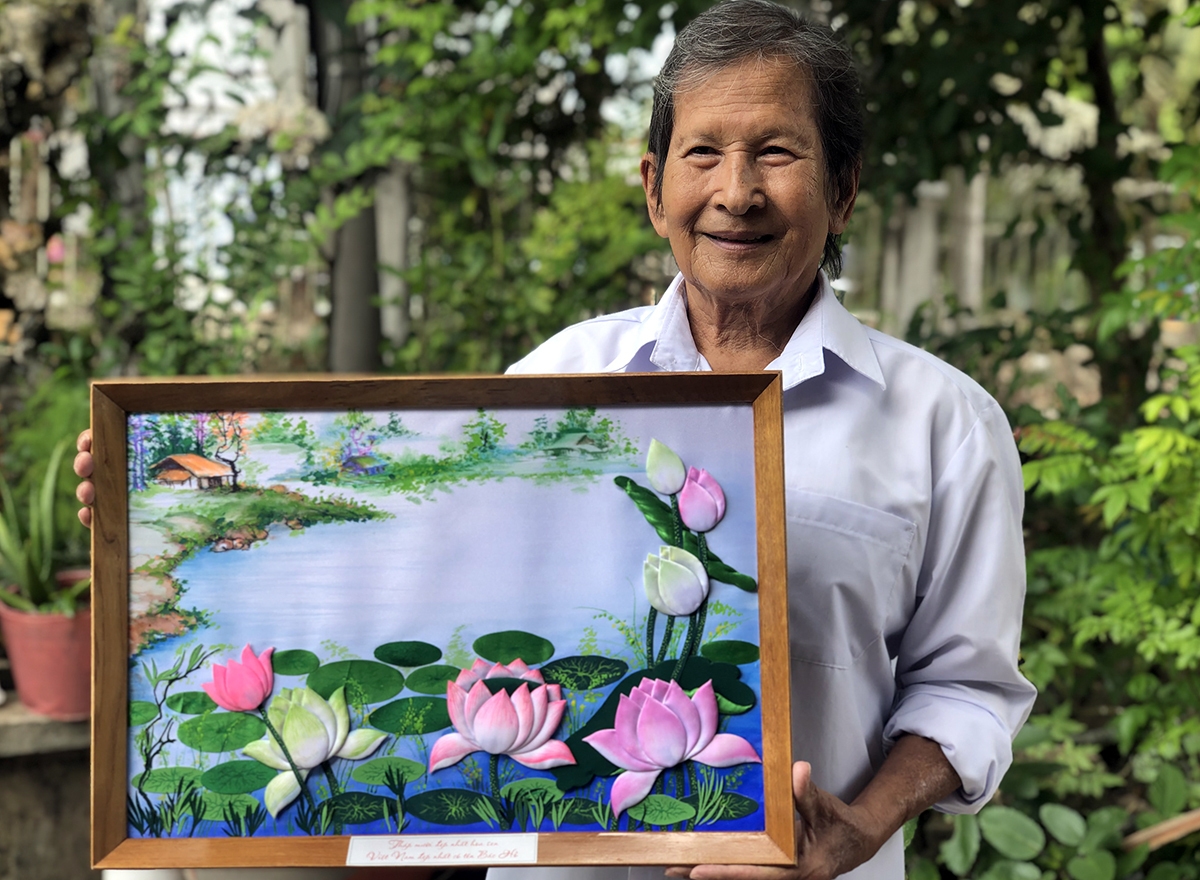 couple spends over half a century preseving embossing technique