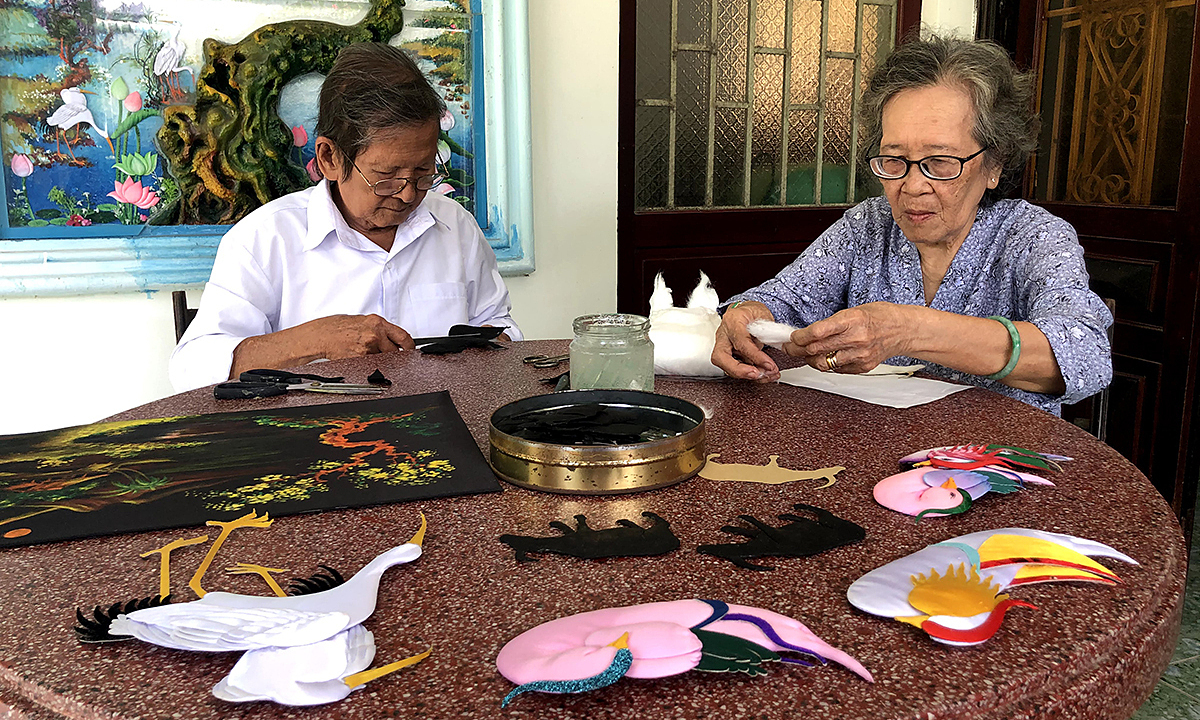 couple spends over half a century preseving embossing technique