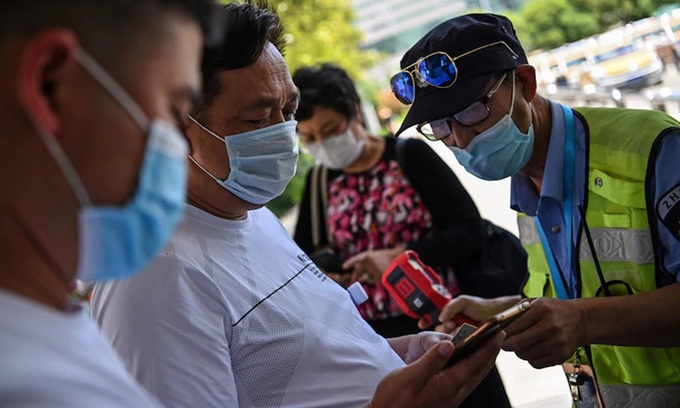 world news today all white house staff required to wear face masks 11 mil residents in wuhan tested for ncov