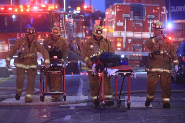 world news today fire and explosion rip through downtown la 11 firefighters injured