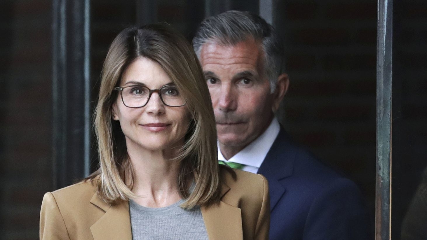 lori loughlin and husband agree to plead guilty in college admissions scam