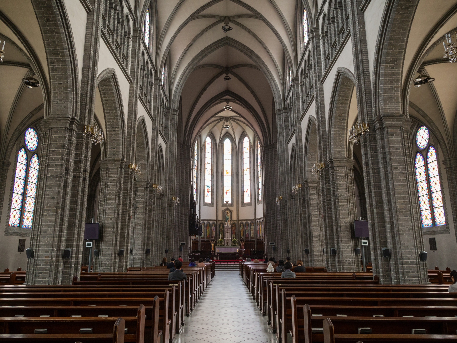 business insider names notre dame cathedral a top 19 most stunning cathedrals worldwide