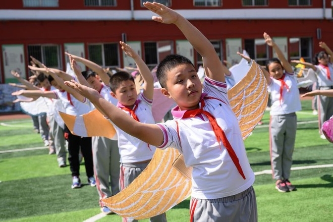 chinese students wear adorable social distancing wings at school
