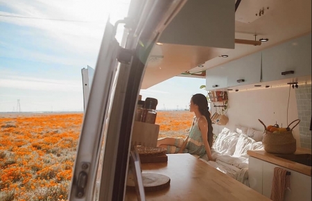 Vietnamese American couple travel the world on caravan house