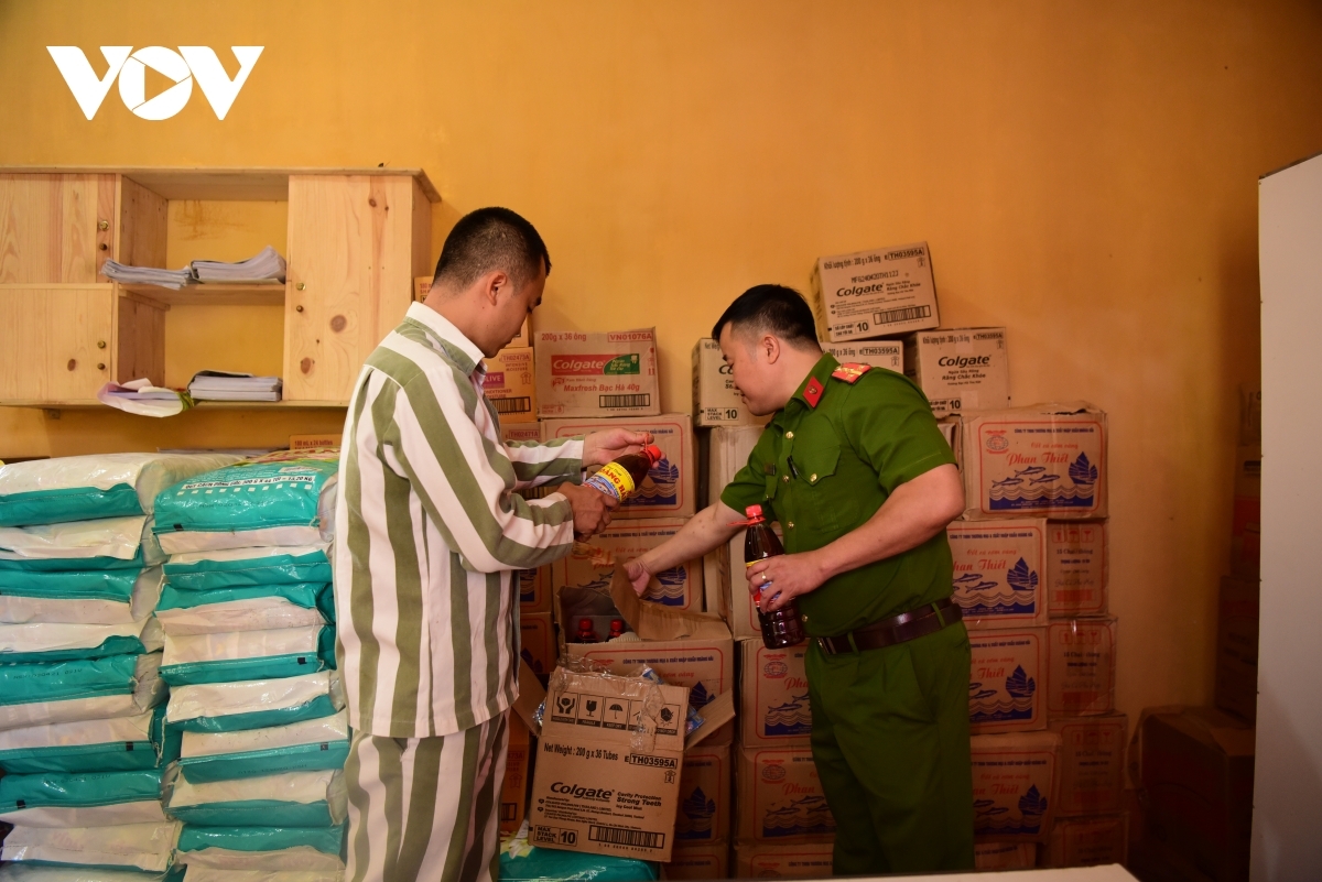 Inmates' speical meal on Reunification Day in prison