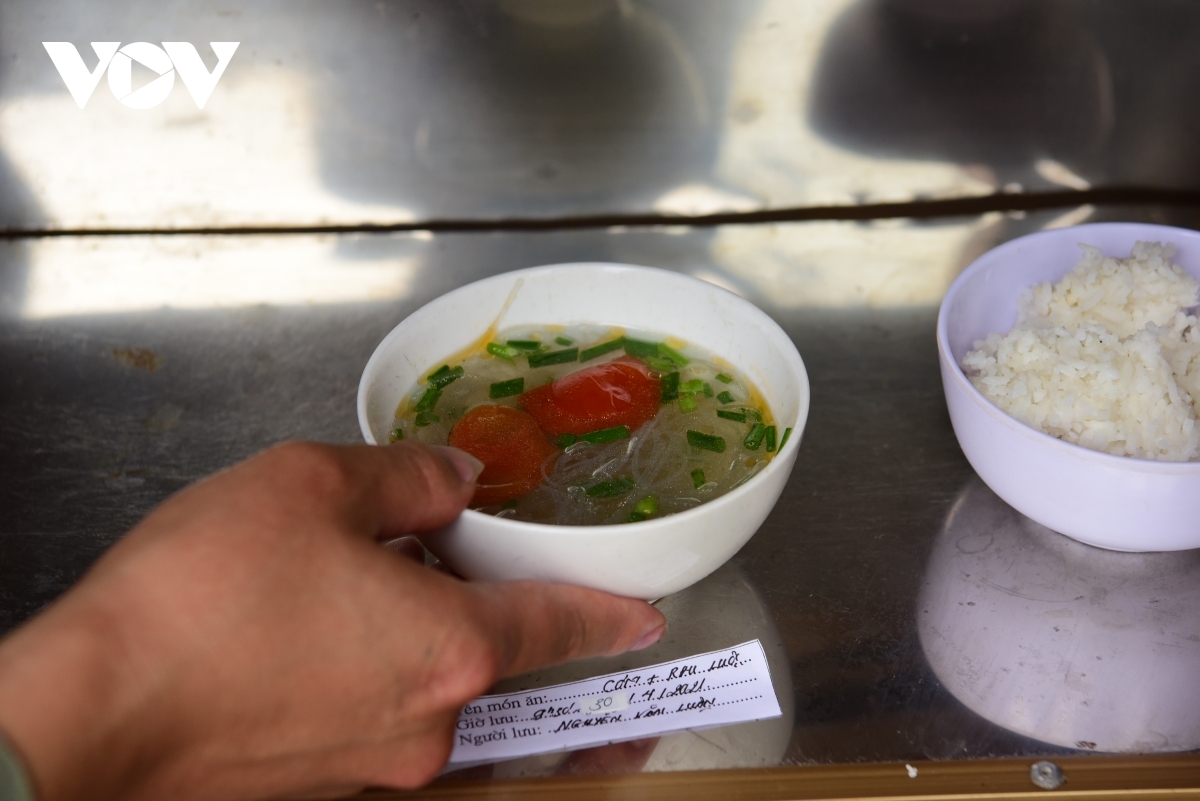 Inmates' speical meal on Reunification Day in prison