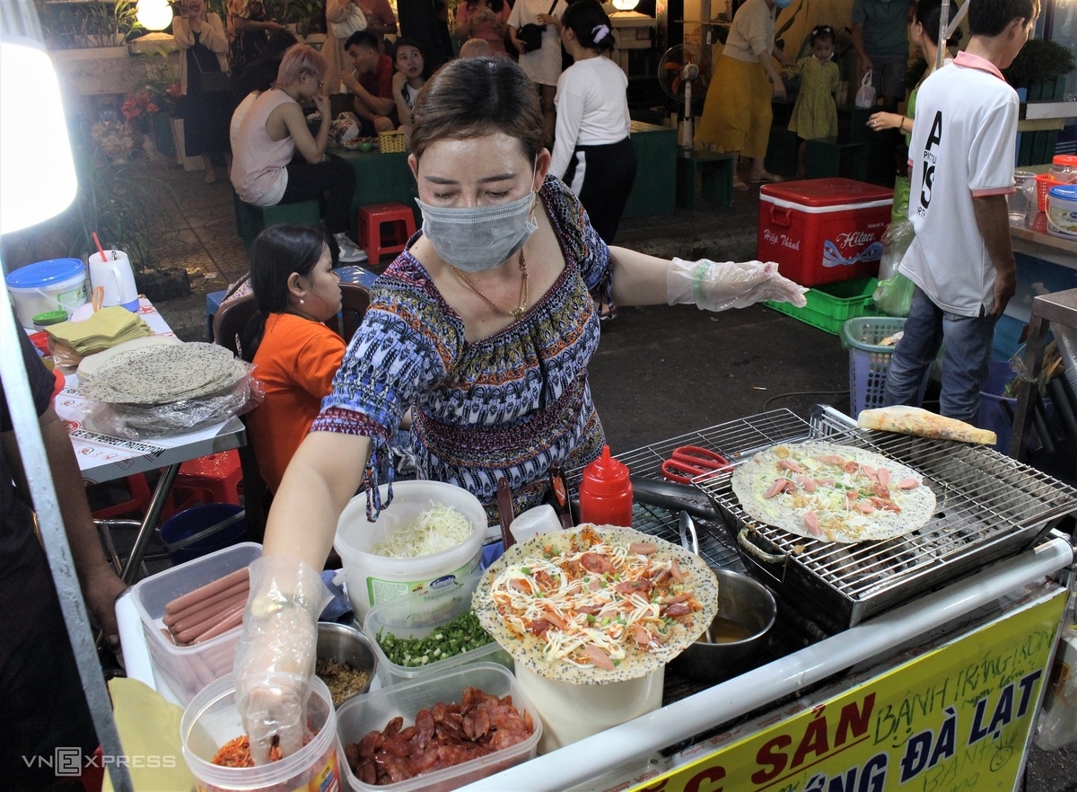 Food paradise in Phu Quoc's biggest night market