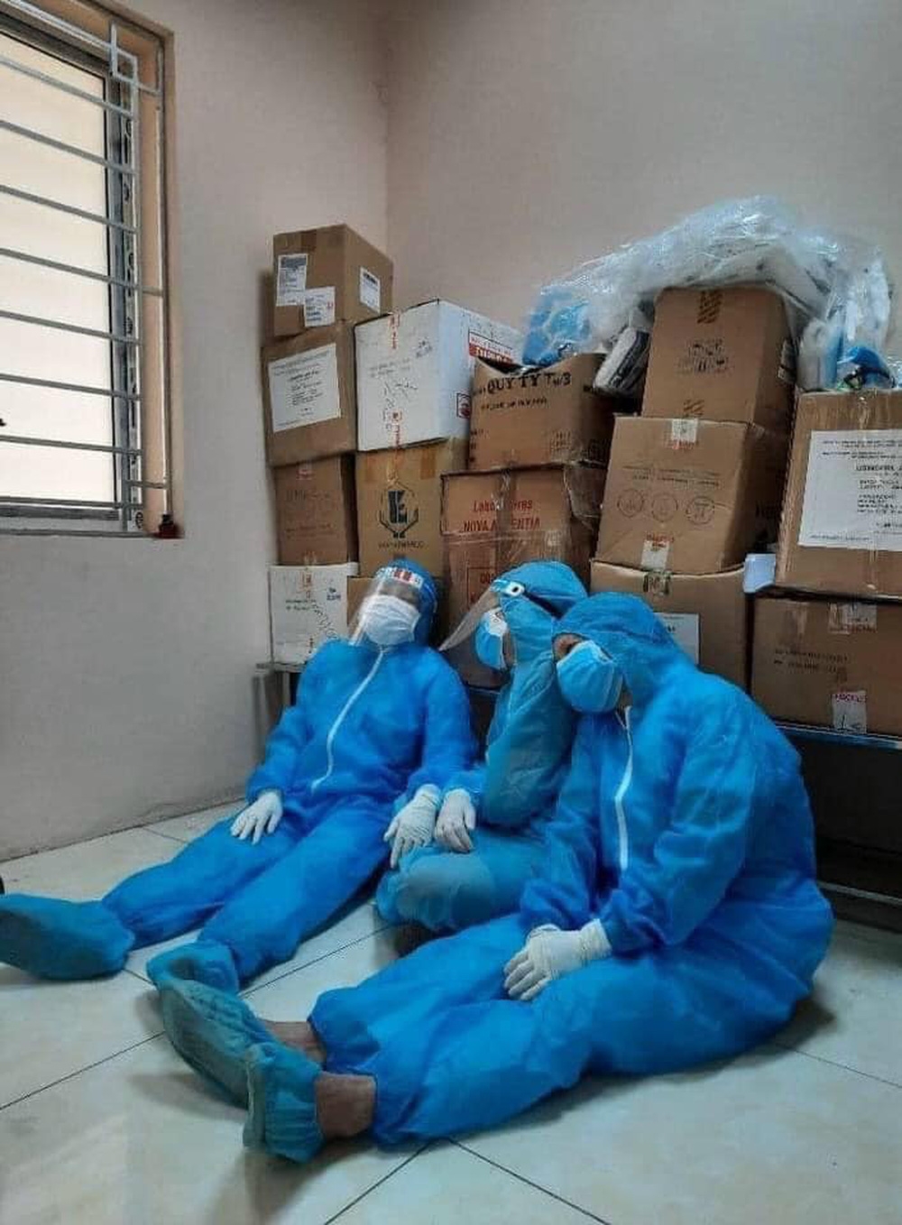 Heart-wrenching photos of exhausted frontline health workers
